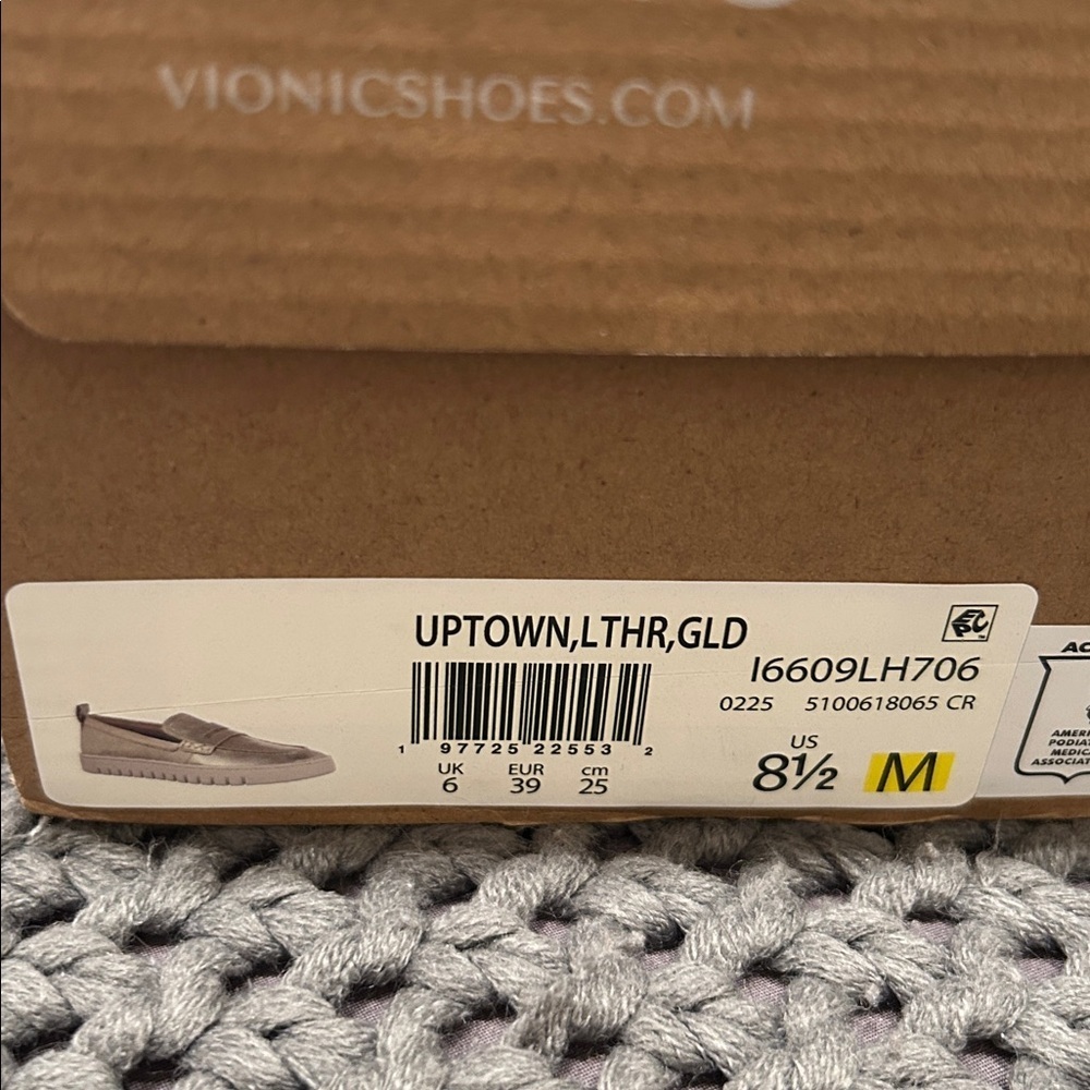 Vionic Uptown - Women's Comfort Loafers Gold 8.5 - Picture 4 of 7